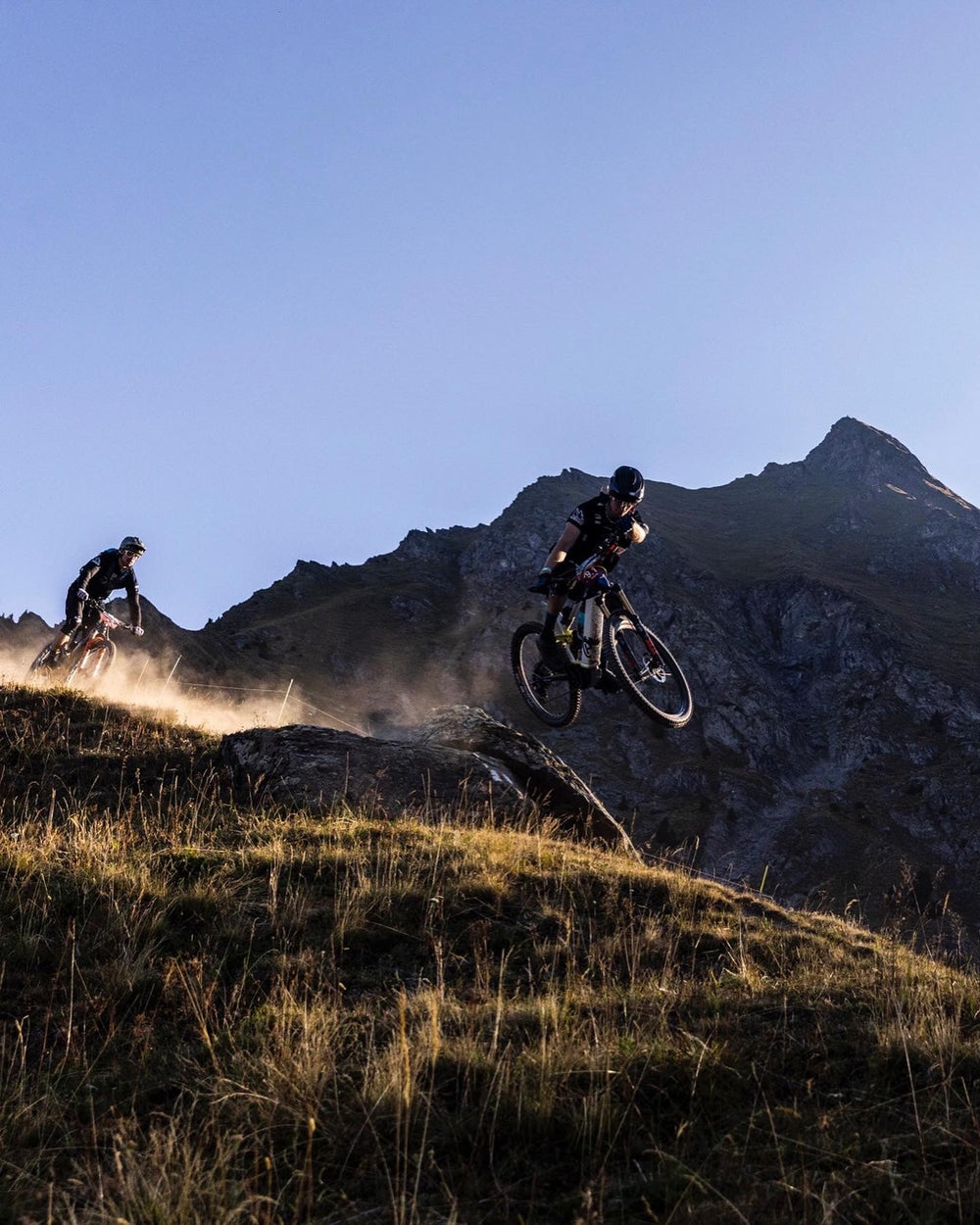 RIDING E-MTB WORLD TOUR MOUNT BLANC