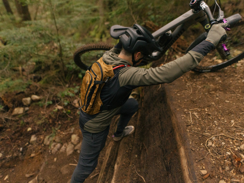 USWE Moto Hydro 12 Hydration Pack (a.k.a Raw 12 USWE Moto Hydro 12 Hydration Pack (a.k.a Raw 12